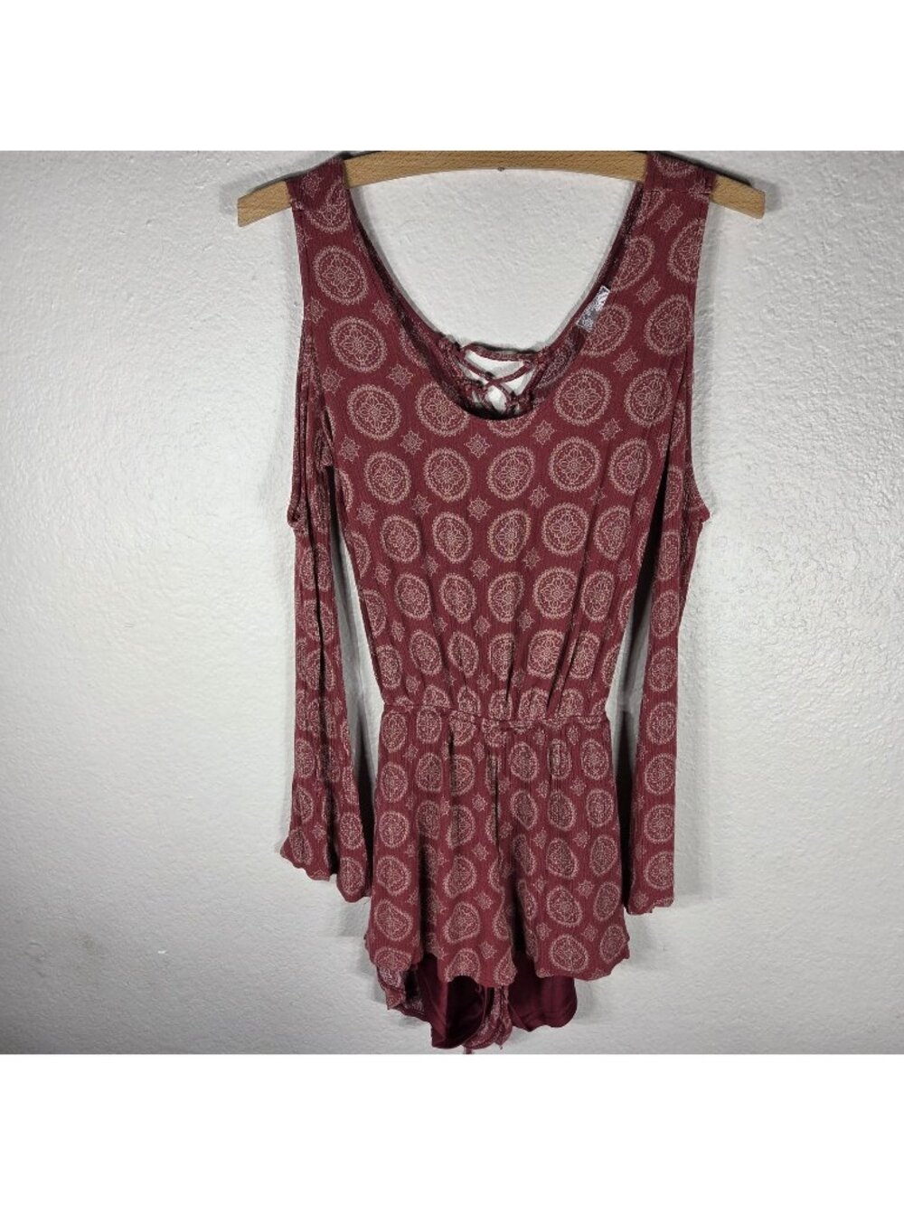 Sadie & Sage Burgundy Cold Shoulder Romper Size S Cut-Out Back Cross Strap